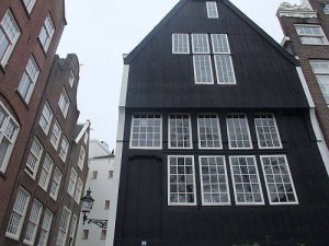 Амстердам, деревянный дом - het Houten Huys