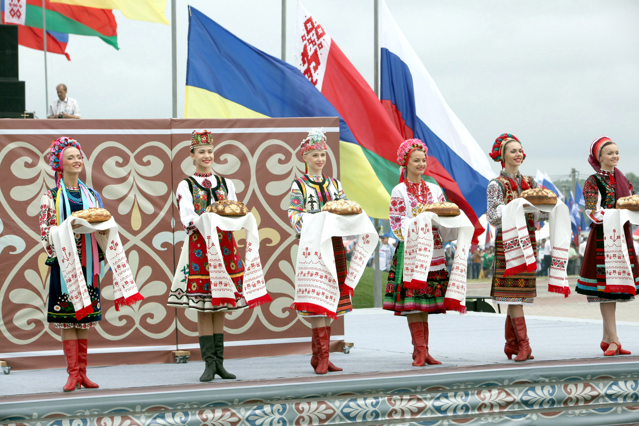 Народы украины и белоруссии. Праздники в Беларуси. Белорусы праздники и традиции. Национальные праздники в Беларуси. Традиции народов Белоруссии.