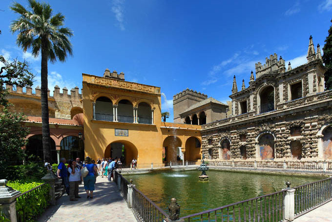 Дворей Алькасар в Севилье
